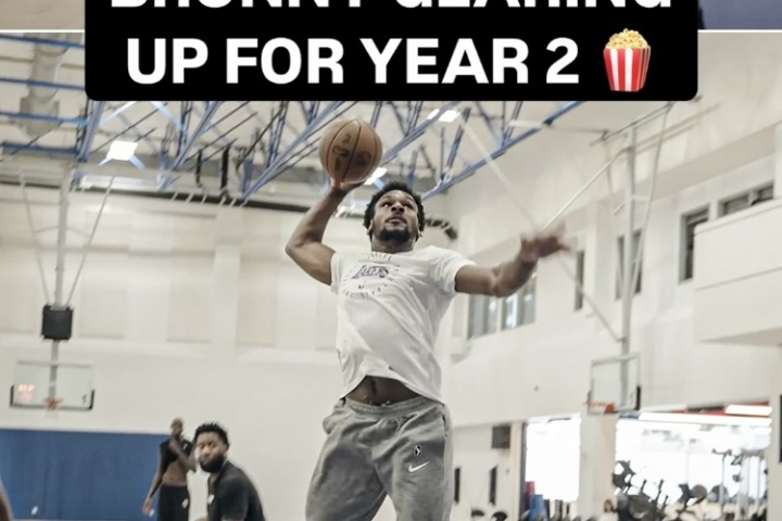 专注挡拆后的处理球✊布朗尼与今年10号秀马卢阿奇刻苦训练