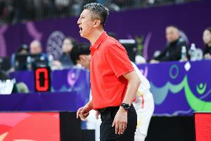 媒体人：中国队把挡拆当饭吃不寒碜 接下来就要靠高质量挡拆威胁