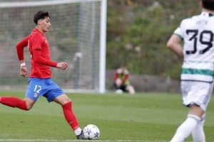 记者：巴萨将签下马竞B队20岁后卫斯皮纳，他有望竞争一线队位置