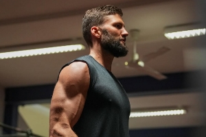 克莱伯晒休赛期照：训练&旅行&高尔夫&沙排 大秀罕见大风车飞扣