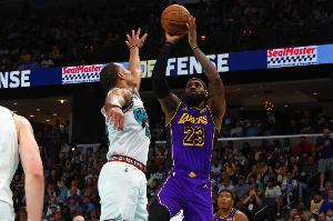 小里弗斯：詹姆斯的跳投可能在退役时达到巅峰 这太疯狂了