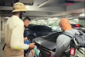 体验新势力！杰伦-布朗在上海搭乘蔚来旗舰轿车et9 售价近80万