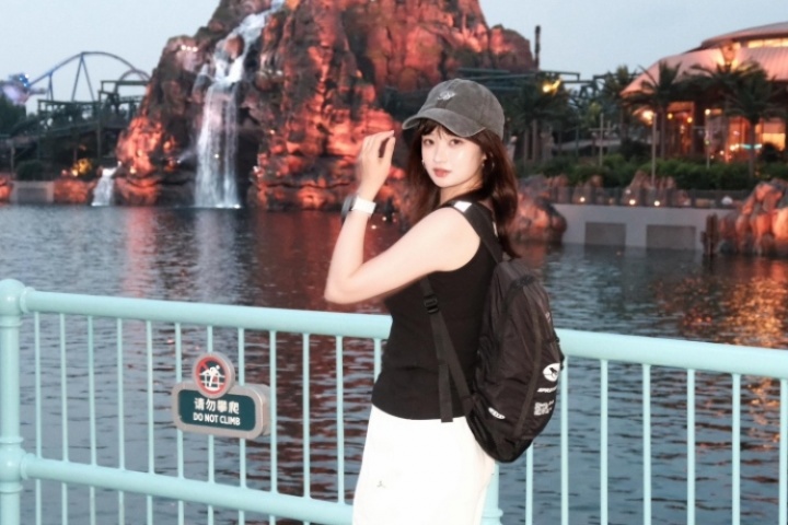 女友晒美照杨瀚森不见踪影 网友操心：再不来要跪搓衣板了