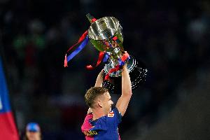 世体：巴萨实现1:1对奥尔莫很重要，因为他的临时注册可能被撤销