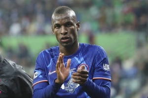 记者：杰克逊已与拜仁就预合同达成协议，这是为后者买断准备的