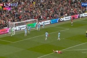 躺倒一片！阿玛德半空门打飞，齐尔克泽直接躺地上&阿莫林无语了