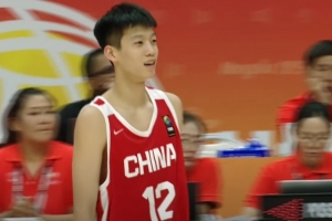 正负值+53冠绝全场！吕飞燕13中6&三分6中3砍18分 另有8板4助2断