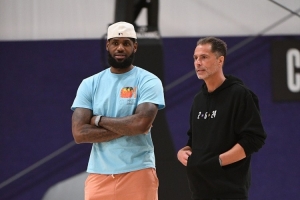 夸梅：詹姆斯若离开会影响球员收入 希望他不要让大家陷入困境