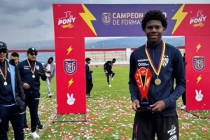 邮报：利物浦关注15岁厄瓜多尔中卫德纳-奥尔多涅斯