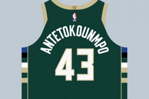 一年290万合同！球衣记者：字母哥哥在雄鹿继续穿43号球衣