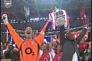 大卫-希曼迎来62岁生日，阿森纳送祝福：生日快乐！