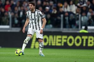 意媒：洛卡特利、孔塞桑恢复参加尤文合练，前者此前儿子出生请假