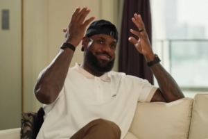 詹姆斯谈争球权热梗：那就是我们的球权啊  我在努力赢球和夺冠