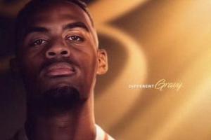 赫拉芬贝赫神仙球！詹俊：请叫他范巴斯滕贝赫，30分钟传射建功！