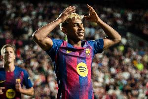 世体：拉波尔塔、弗里克、亚马尔、拉菲等将代表巴萨出席金球颁奖