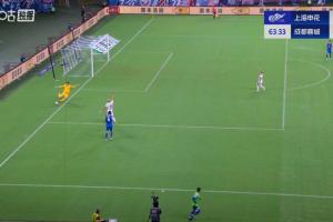 这？蒋圣龙后场漫不经心回传，白送蓉城一个角球