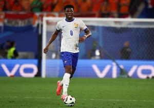 巴黎人报：因对阵冰岛时染红，琼阿梅尼将被禁赛2场