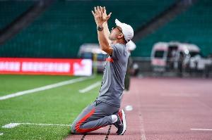 足球报：张外龙三年前就承诺回重庆执教 签下短约目标冲超