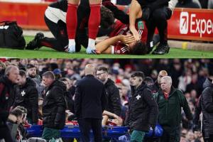 首秀被担架抬下！斯基拉：莱奥尼膝盖受伤，疑似遭遇十字韧带损伤