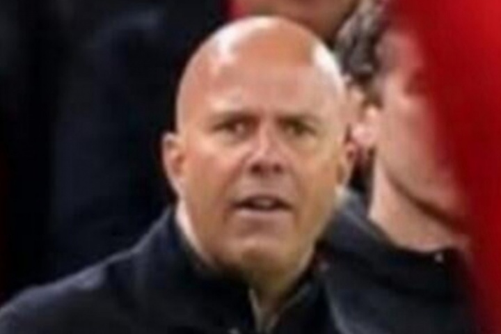 史诗级同框📸埃基蒂克脱衣染红瞬间😡斯洛特死亡凝视表情生气