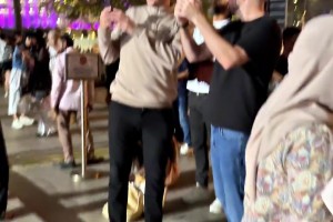 里夫斯社牛时刻，抢镜合拍！