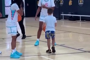 库里儿子也到了会整活的年纪😂