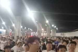 一大波人潮袭来！知道库里中国球迷多，但没想到有这么多😱😱