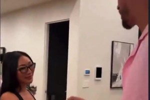 彻底放飞？小波特迎接一群美女来别墅里面唱K🫣